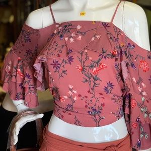 Beautiful blouse marrón color